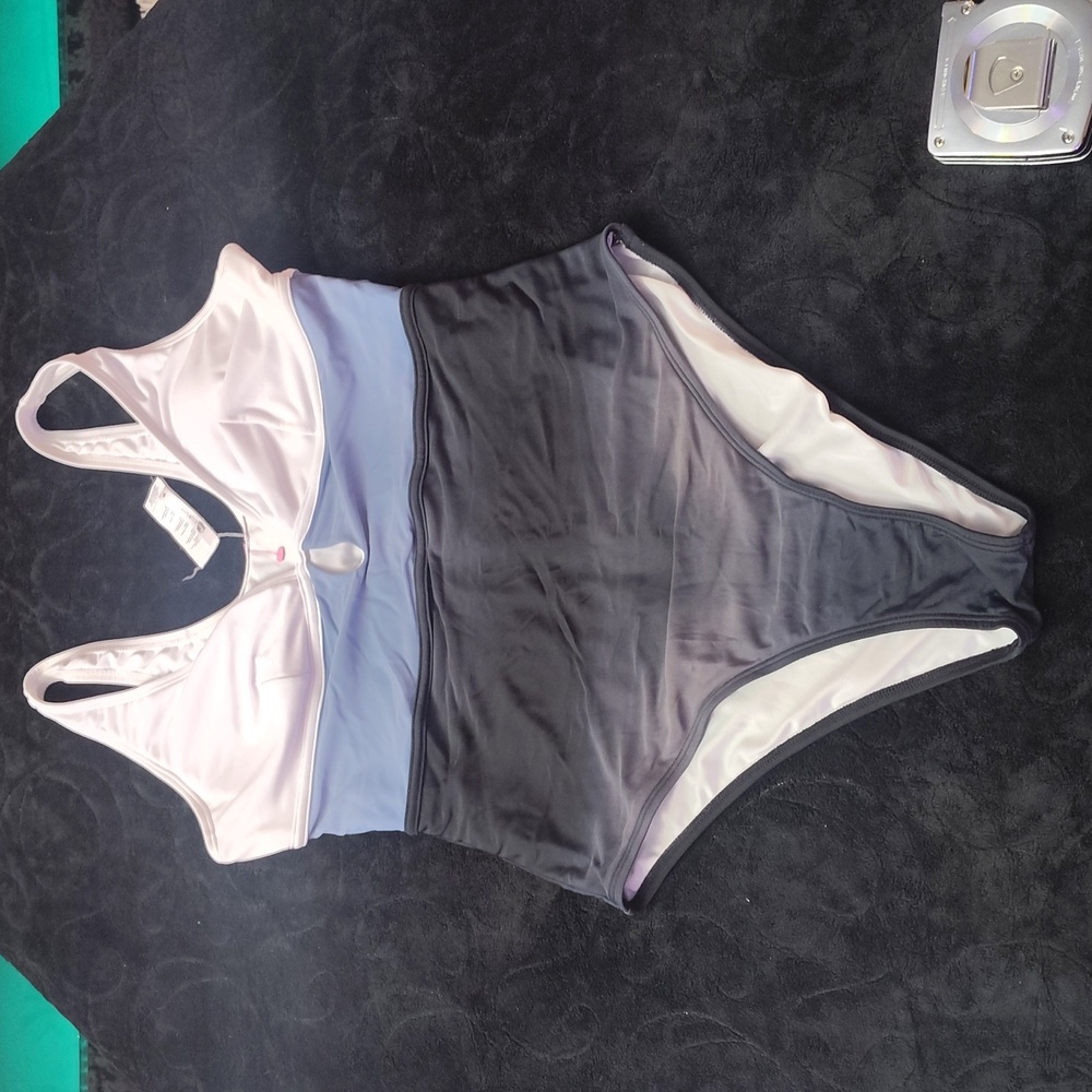 Colorblock One-Piece Swimsuit CUPSHE SWIMWEAR ONE-PIECE - Picture 8 of 13